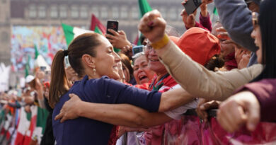 Ante 600 mil personas en el Zócalo, Presidenta Claudia Sheinbaum sostiene: México avanza con dignidad, con justicia, con unidad y con la fuerza invencible de su pueblo