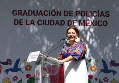 Reconoce Clara Brugada a 507 cadetes graduados y los llama a servir con cercanía a la gente