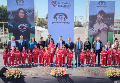 Janecarlo Lozano entrega 130 mil uniformes escolares gratuitos en GAM