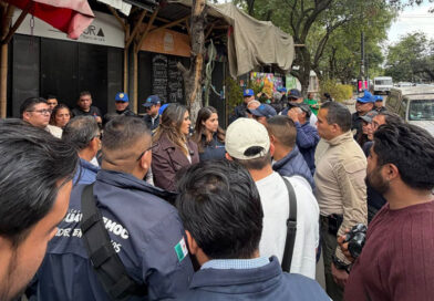 Ale Rojo de la Vega ordena retiro de estructuras irregulares en Roma Norte tras reportes vecinales