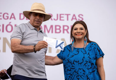 Entrega Clara Brugada apoyos a 20 mil hombres de 60 a 64 años de edad, la meta en 2026 es cubrir 154 mil apoyos