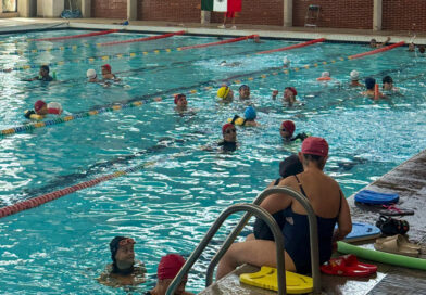 Más de mil personas disfrutan las albercas de Cuauhtémoc en su primer día de apertura