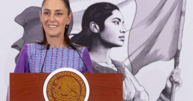 “Queremos que las niñas y niños sean felices”: Presidenta Claudia Sheinbaum anuncia el inicio de la entrega de las tarjetas de la beca de apoyo para uniformes y útiles “Rita Cetina”