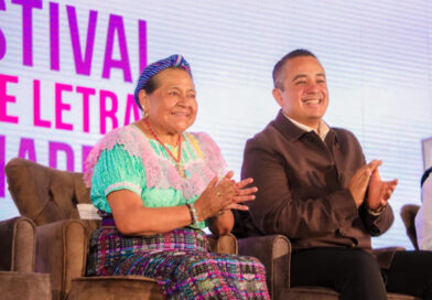 Janecarlo Lozano y Rigoberta Menchú clausuran la FILGAM con un mensaje de paz
