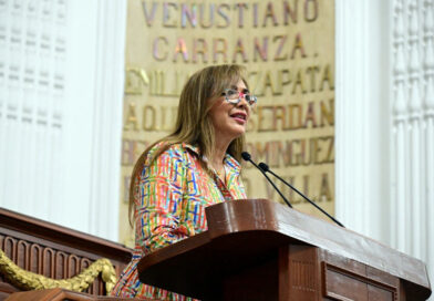 Miriam Saldaña Cháirez, Vicecoordinadora del PT, reconoce a Galardonados en el Congreso Capitalino