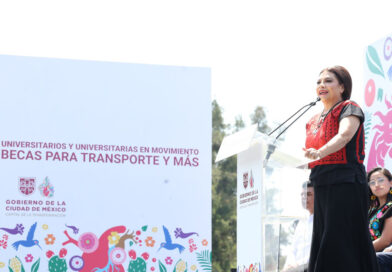 Entrega Clara Brugada Molina apoyos a 28 mil universitarios como parte de la beca para el transporte y más