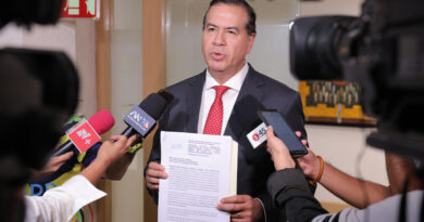 Presenta Mejía Berdeja solicitud de juicio político contra gobernador y fiscal de Coahuila