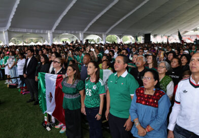 La Jefa de Gobierno, Clara Brugada Molina y la Presidenta Claudia Sheinbaum Pardo, acuden al arranque de los festivales futboleros, que junto con el fan fest del Zócalo convocaron a medio millón de personas