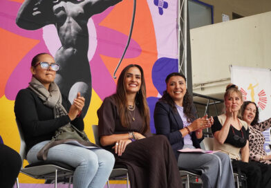 Ale Rojo de la  Vega entrega apoyos del  programa social contra la violencia avánzale; recibirán 15 mil pesos