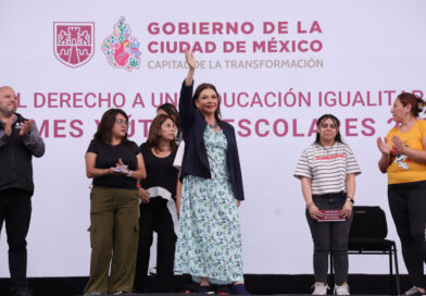 Destina Clara Brugada 704 millones de pesos a útiles y uniformes para 650 mil estudiantes de educación básica