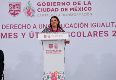 Entrega Clara Brugada apoyos para útiles y uniformes escolares a alumnos de secundaria; suman más de 90 mil beneficiarios