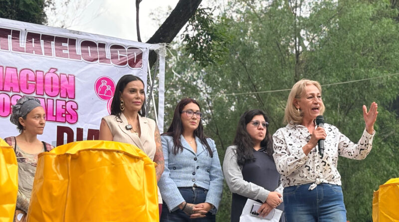 Tlatelolcas reciben 191 sacos de lona para basura, 600 bolsas de 80 centímetros por 1.20 metros cada una, y 40 pares de guantes para recolección de desechos