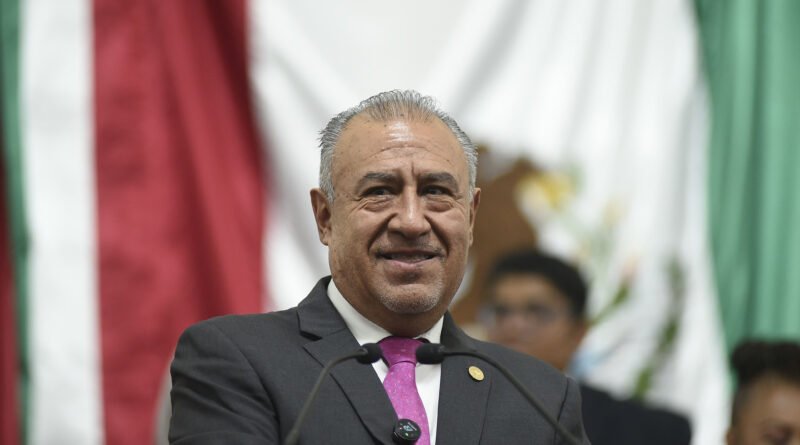 Pablo Trejo propone regular el uso de celulares, redes sociales e inteligencia artificial en las escuelas