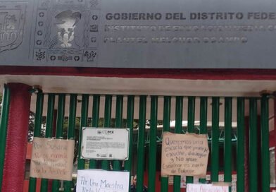 Estudiantes del EIMS Azcapotzalco toman su plantel. Exigen justicia para la maestra Susana García