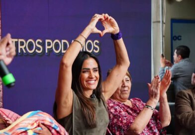 Entrega Ale Rojo de la Vega segunda ministración de tarjeta violeta, en beneficio de mil mujeres cuidadoras