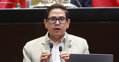 Morena se ensaña contra la juventud, asfixia presupuestos universitarios y bloquea sus becas de jóvenes construyendo el futuro; diputado tiende puentes con rectores